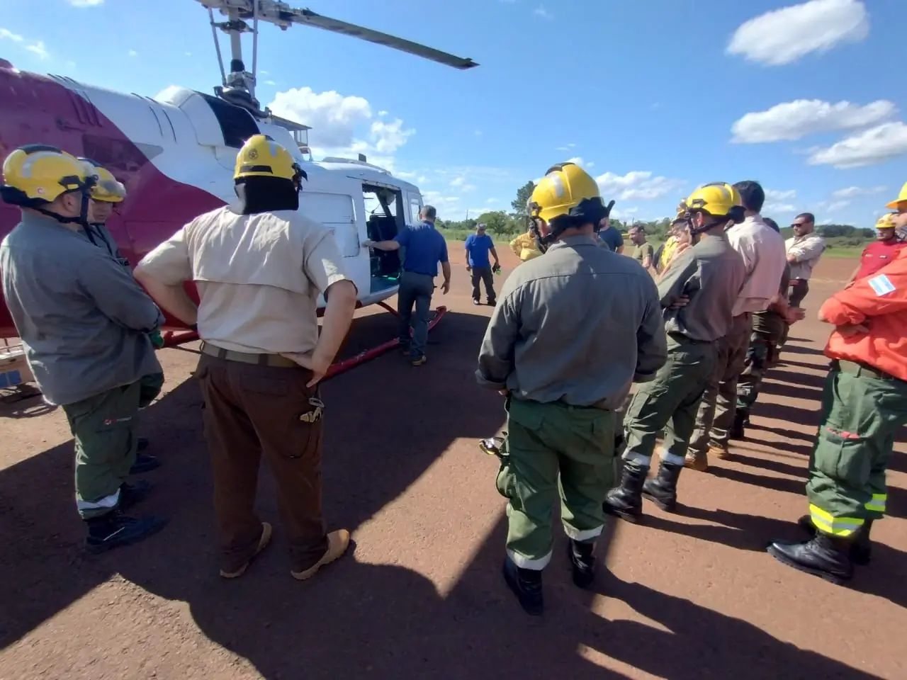 Preparan a brigadistas para operar con medios aéreos