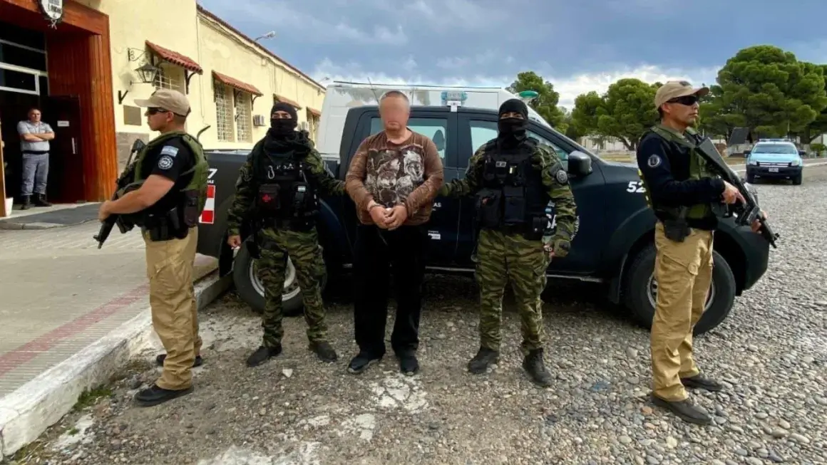 Las autoridades ahora investigan a 21 personas, 13 de las cuales permanecen detenidas. La causa podría escalar a nivel internacional, ya que Rudnev era buscado en Montenegro por la presunta desaparición de personas.