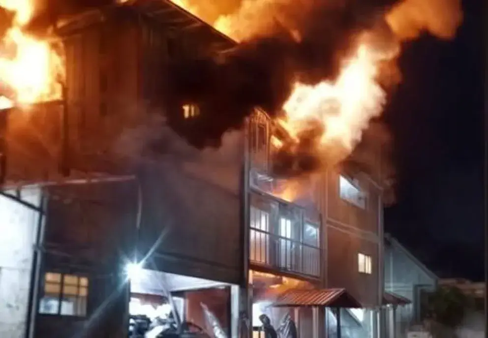 Bomberos Actúan Rápidamente para Controlar las Llamas