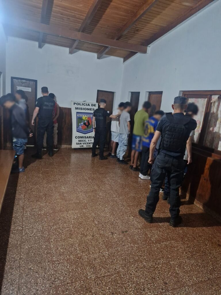 San Vicente: Disturbios en la noche de la Estudiantina resultó con 14 personas demoradas
