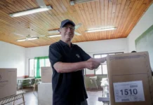 El gobernador de Misiones, Hugo Passalacqua, participará este jueves de la reunión con mandatarios provinciales convocada por Milei tras las elecciones legislativas