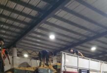 La Policía secuestró 100.000 atados de cigarrillos ocultos bajo una carga de maíz en un camión sobre la Ruta 14