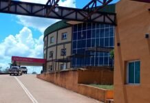 Investigan la muerte de una mujer de 57 años en Dos de Mayo