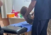 Desesperada llegó con su bebé sin respirar al Comando de Alem y policías le salvaron la vida con RCP