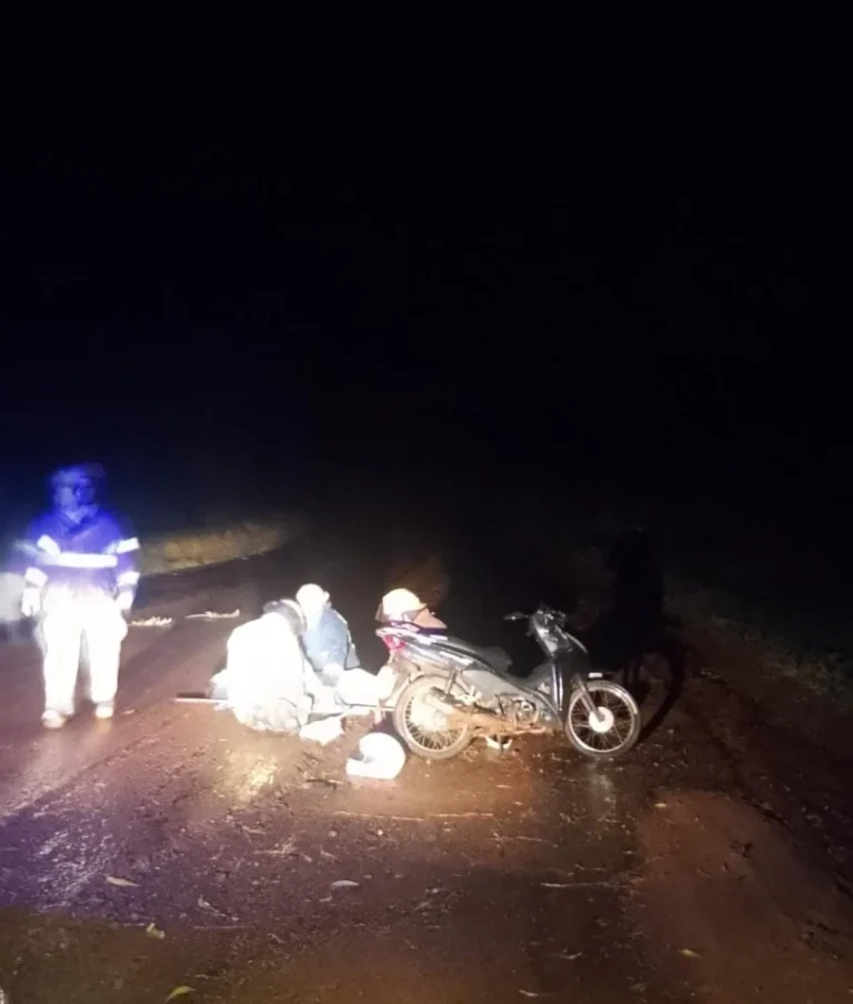 Despiste y tragedia en la ruta 17: un joven en grave estado tras caer de una moto