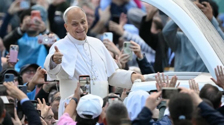 El papa León XIV cancela su viaje a Asís por indicación médica tras su cirugía pulmonar